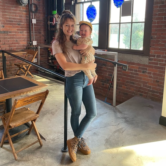 Meet your Posher, Abigail - Picture 1 of 10